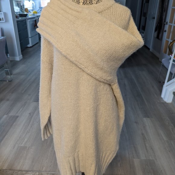 Lindex Sweater Dress - Picture 2 of 9